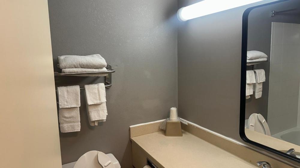 Queen Room with Two Queen Beds - Non-Smoking interior